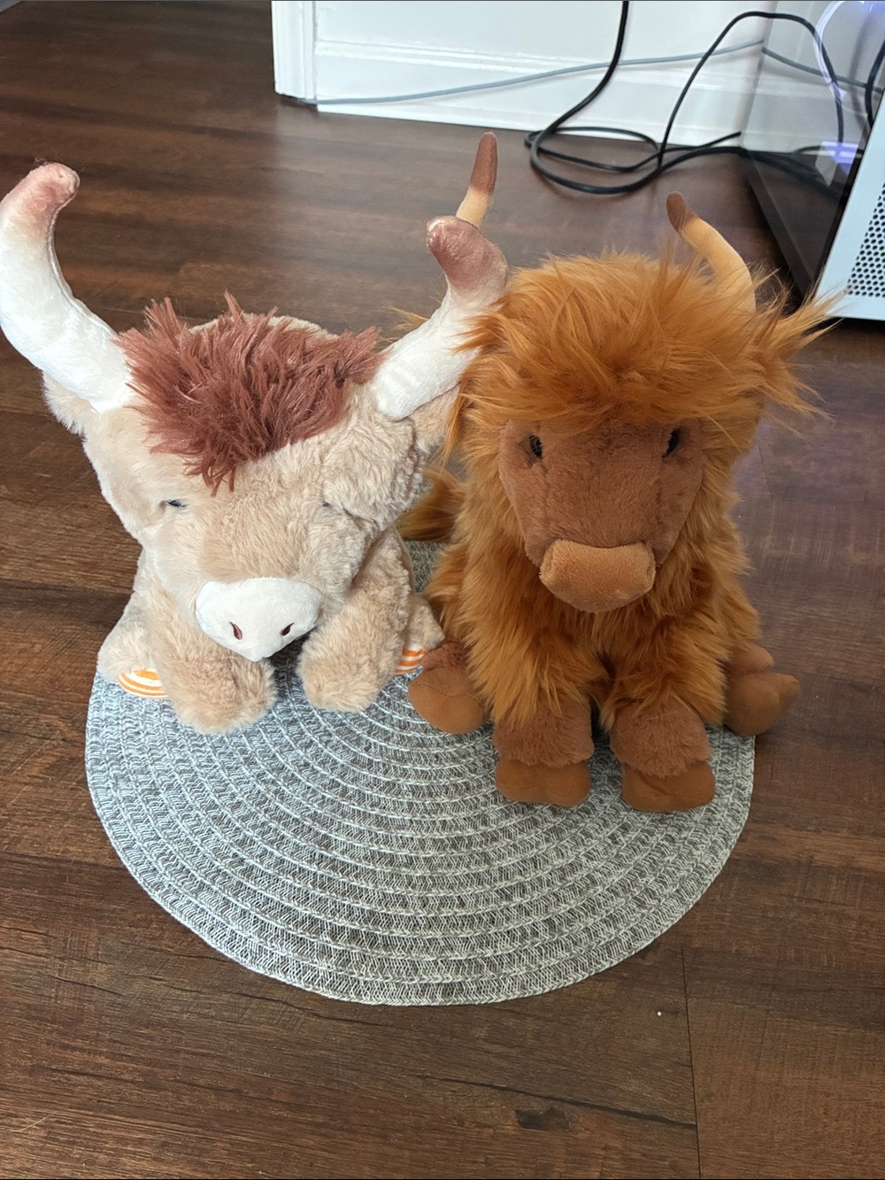 Plush Highland Cow Stuffed Animal – Brown